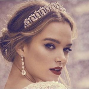Gorgeous tiara for bride. Brand new.